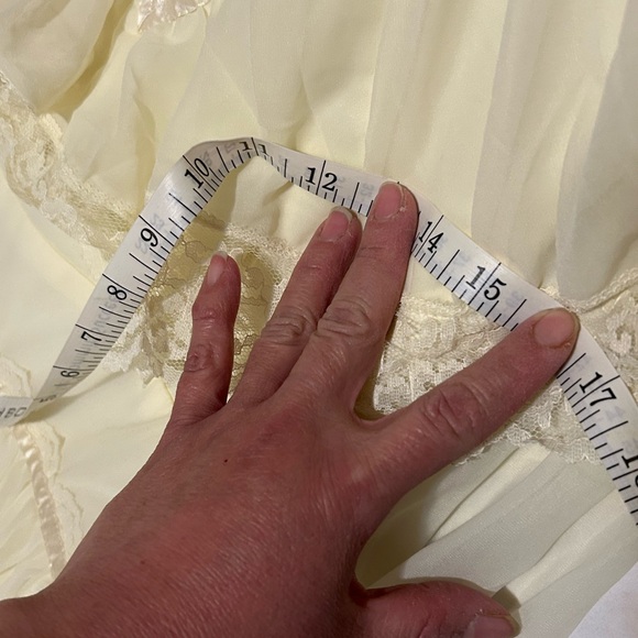 Vintage Cream Lace Dress - Picture 12 of 14